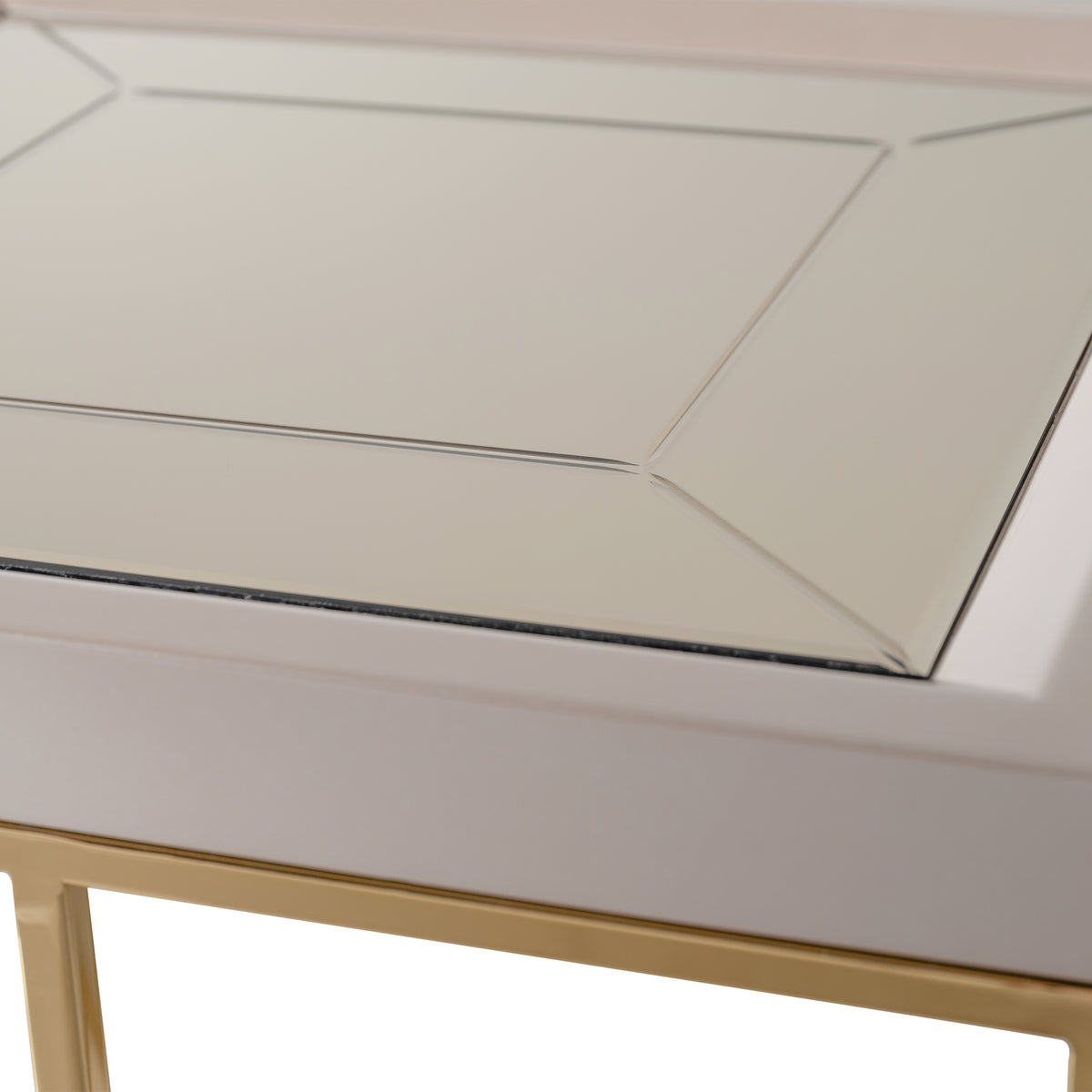 Carmela Cocktail Table Shimmer Ivory — design or functional detail