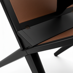 Elarenne End Table 皮革与桌腿近景细节