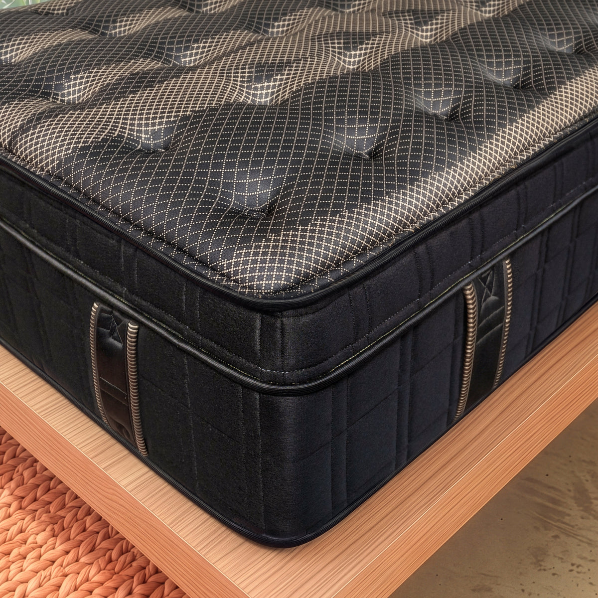 Midnight Diamond edge and quilting detail