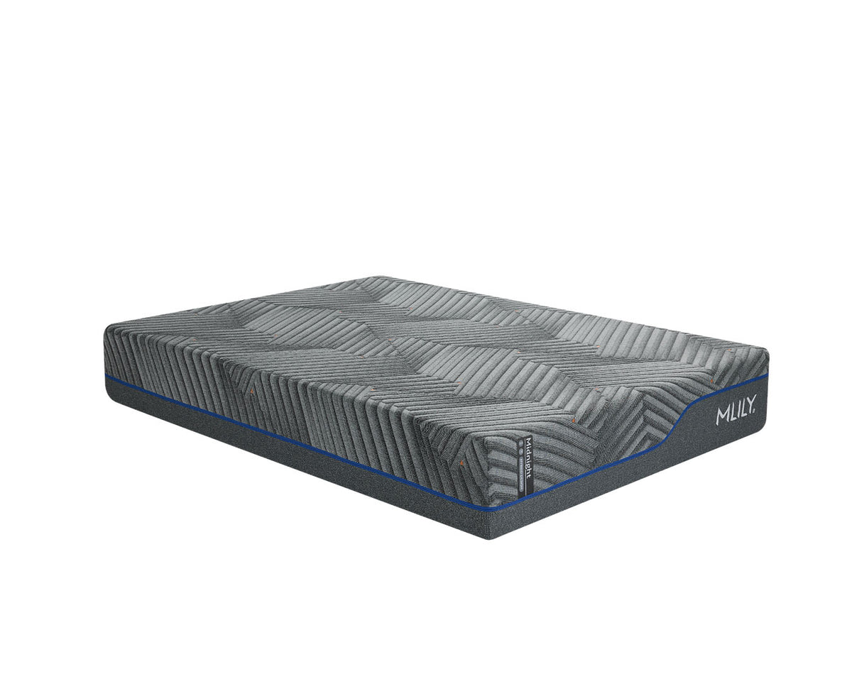MLILY Midnight 3.0 mattress on white background
